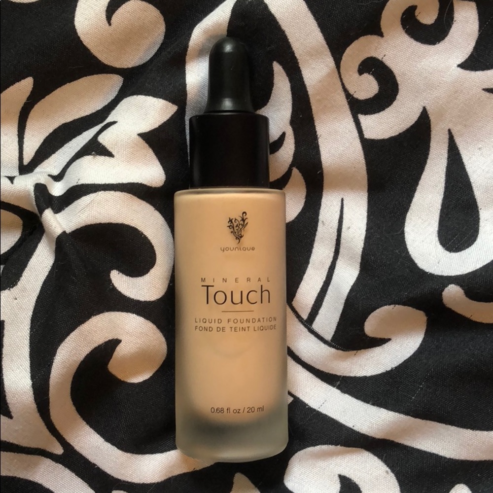 Younique Mineral Touch Scarlet